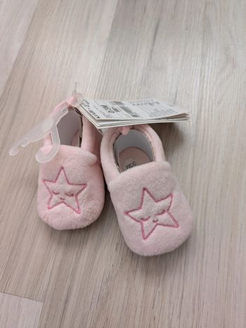 Chaussons neufs fille 0-3 mois