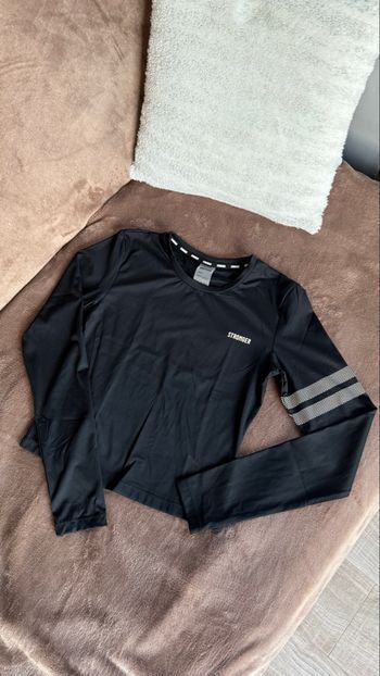 T-shirt sport noir Stronger taille S