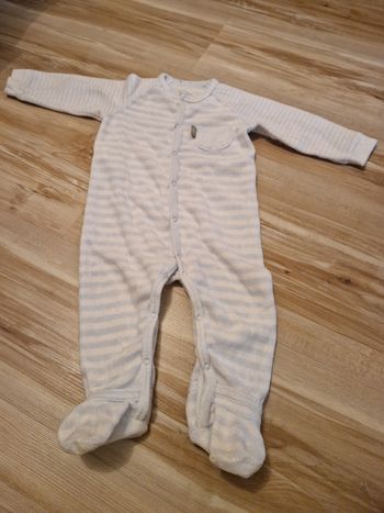 Pyjama tape à l'œil