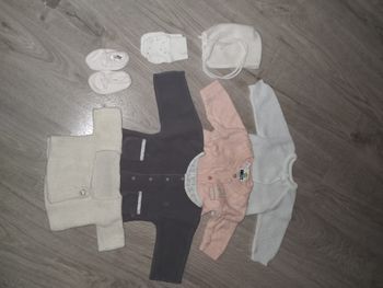 Lot 4 gilets et accessoires Hiver bébé fille naissance