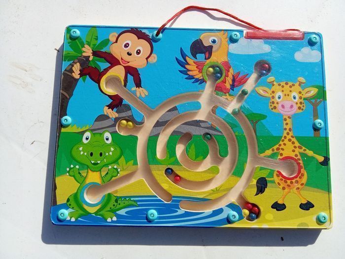 Jeu, Plateau en bois , jeu aimanté, motricité fine, concentration, dès 18 mois - photo numéro 1