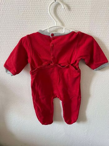 Pyjama 3 mois en Très bonne état.