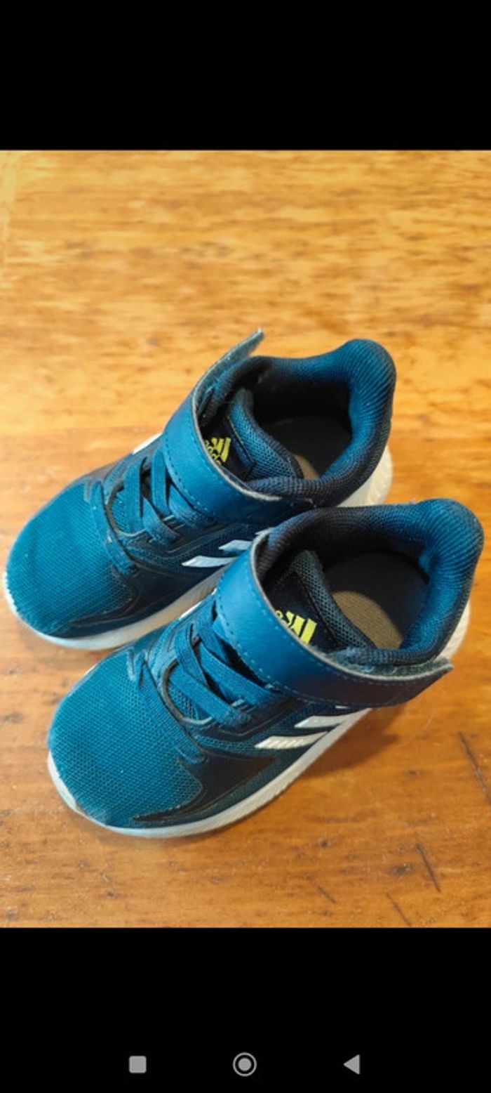 Basket Adidas bleu à scratch semelle blanche taille 22 - photo numéro 6