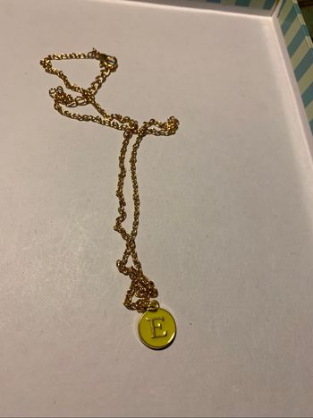 Collier initiale E