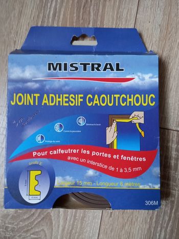 Joint adhésif catoutchouc marron marque mistral comme  neuf