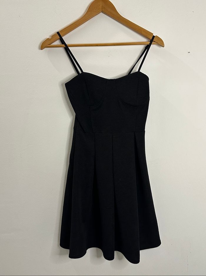 Robe noire taille 40 portée 1 fois - photo numéro 2