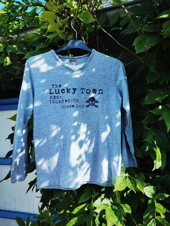 D843 - tee shirt ML 10 ans