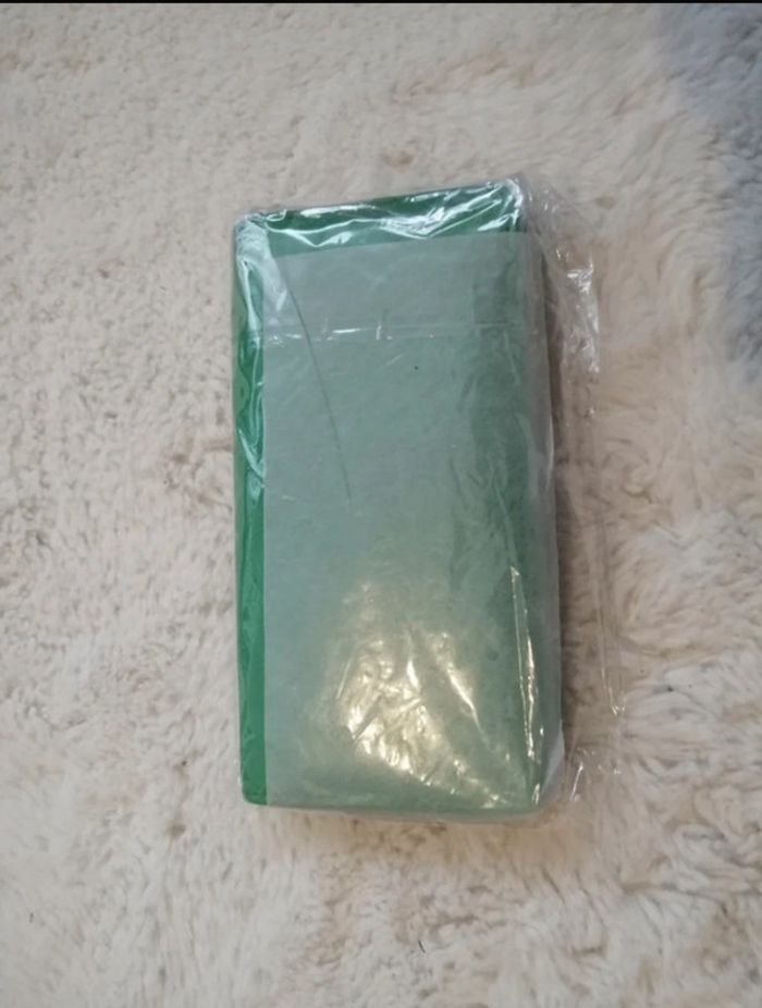 Portefeuille vert neuf - photo numéro 3