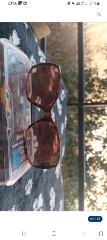 Lunette de soleil guess