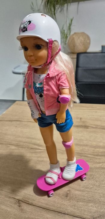 Poupée Nancy skateboard