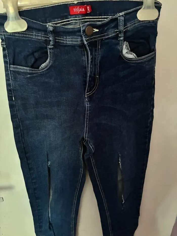 Jeans délavé et troué aux cuisses, XS, Tissaia. - photo numéro 3