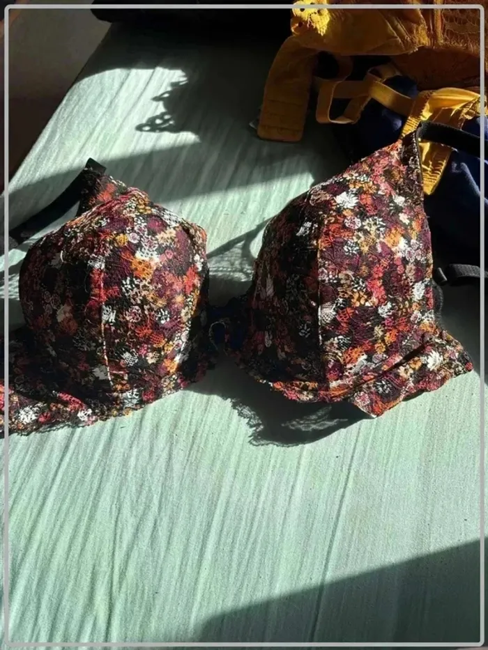 Magnifique  soutient  gorge  colorée  taille 95d  marque  gemo - photo numéro 2