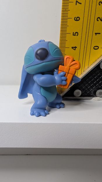 [Disney] Petite figurine stitch avec cadeau