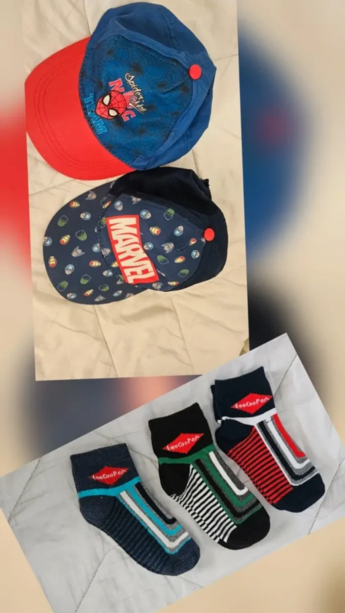 Lot 2 casquettes + 3 paires Socquettes