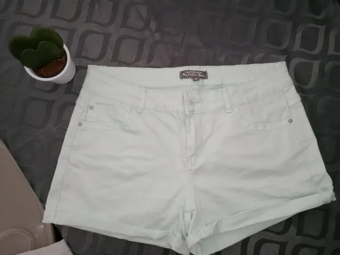 Short vert pâle