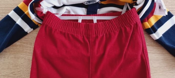 Ensemble 3 pièces bébé garçon Plus Collection, couleur rouge, jaune, blanc et bleu marine, tee-shirt manches longues + pantalon + chaussettes, taille 18 mois - photo numéro 8