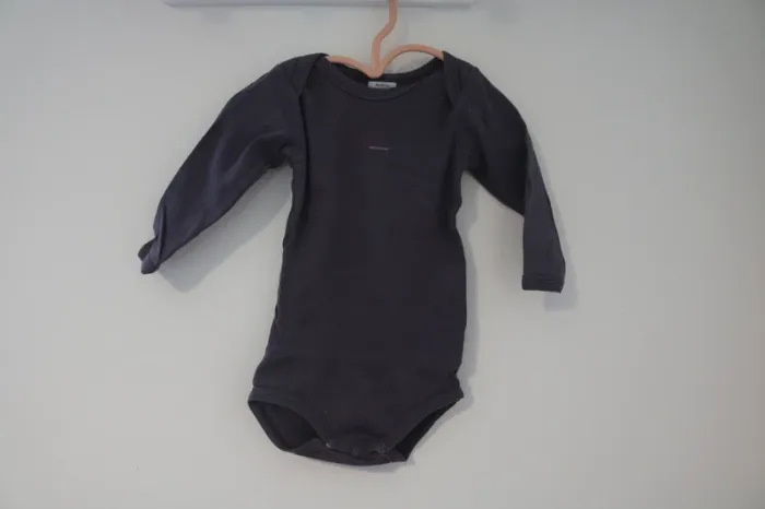Lot bodies hiver fille 6 mois - photo numéro 3