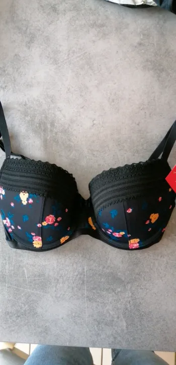 Soutien gorge 95C noir fleuri