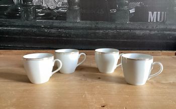 Tasse porcelaine blanche ancienne