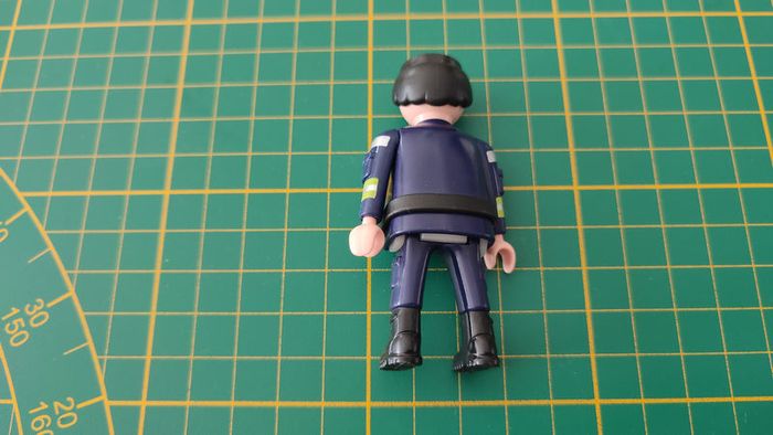 Pompier homme cheveux noirs 30004423 pièce détachée Playmobil #E23 - photo numéro 2