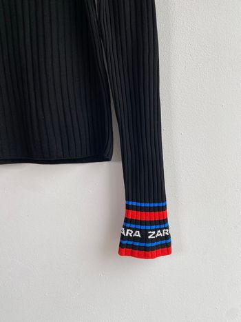 Pull côtelé col roulé noir Zara