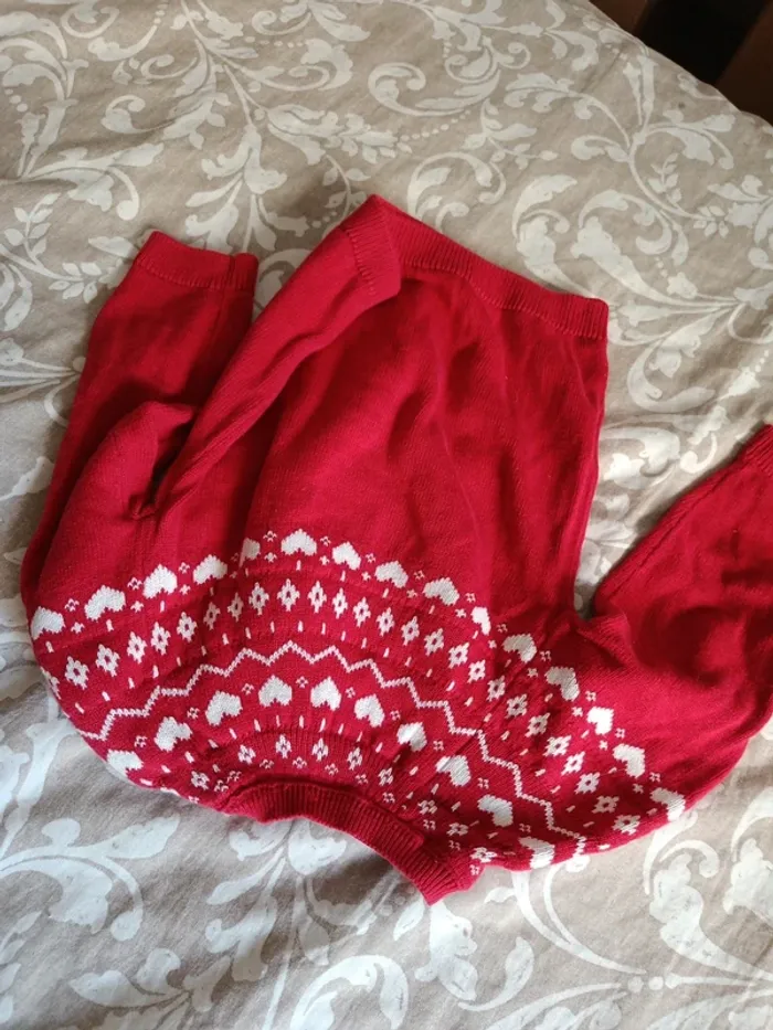 Pull rouge coeurs noël H&M 92cm - photo numéro 3