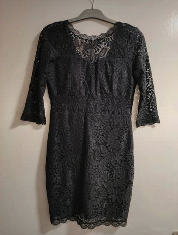 Robe noire en dentelle