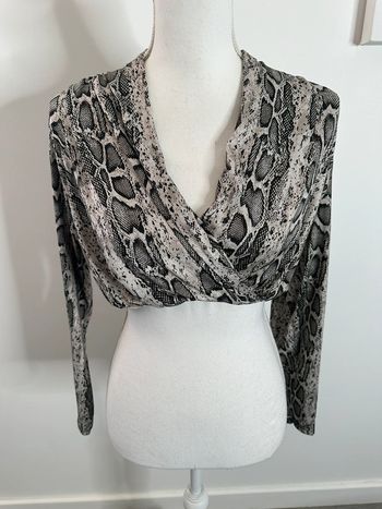 Crop top python serpent gris et noir T42 XL