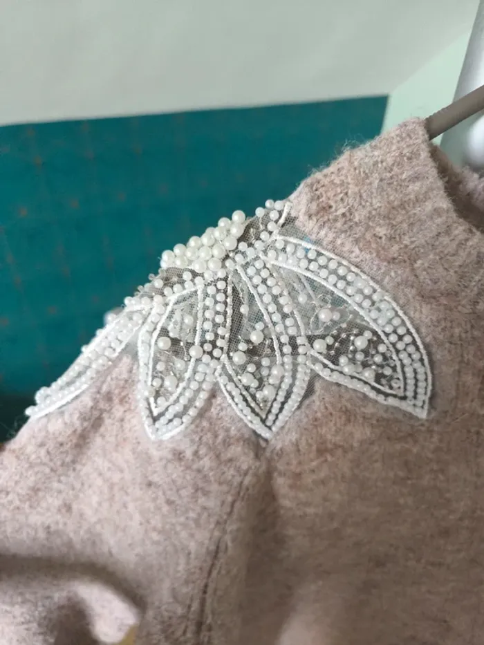Pull épaule perles - photo numéro 3