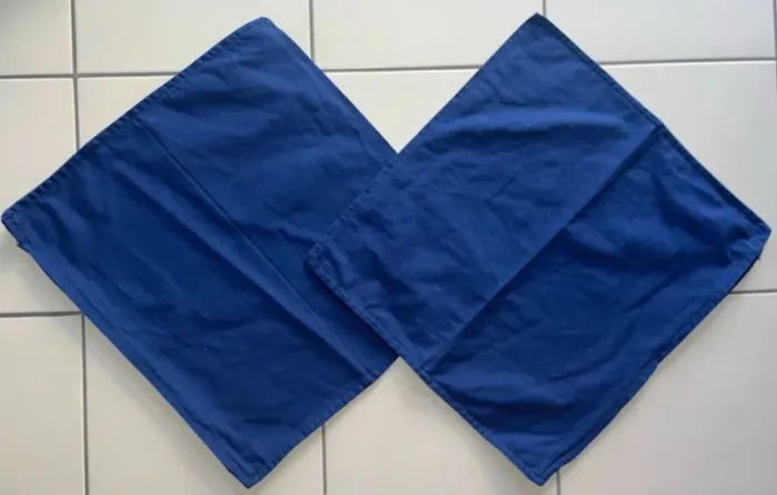 Lot 2 housses de coussin IKEA 45x50 bleu marine - photo numéro 2