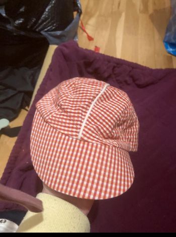 Casquette bébé pomme framboises taille 47cm