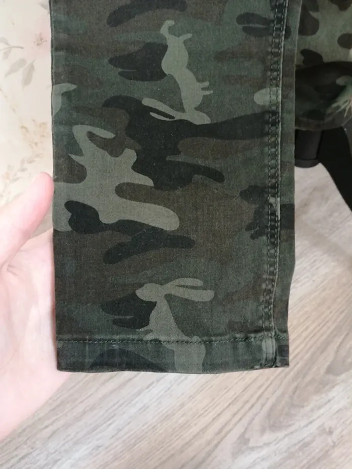 Pantalon  skinny Camouflage kaki et marron avec des lapins / jennyfer / (42) - photo numéro 4