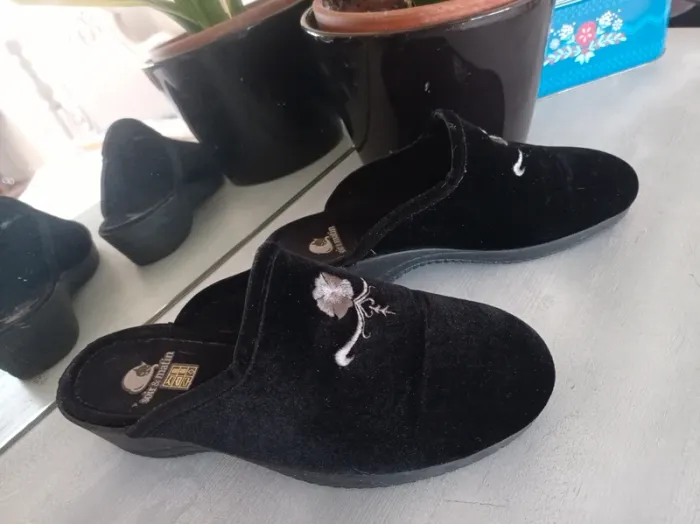 Chaussons noirs, "Soir et Matin" 38 - photo numéro 3