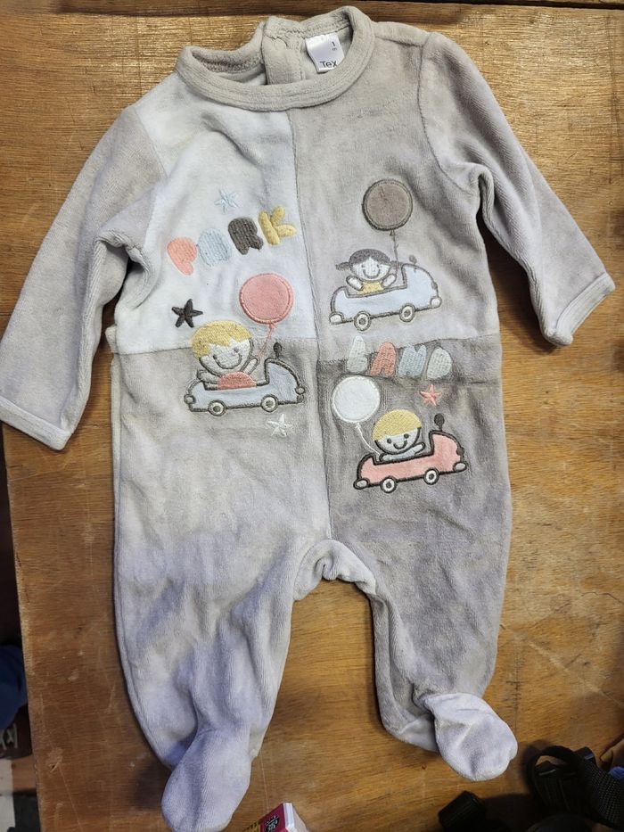 Pyjamas jusqu'à 1 mois