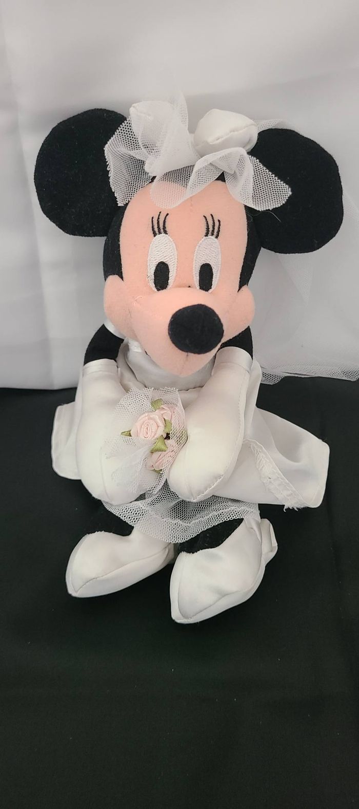 Peluche souris Minnie en robe de mariée DISNEY