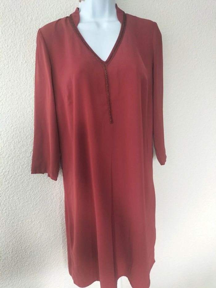 Robe tunique detail brodé au col doré