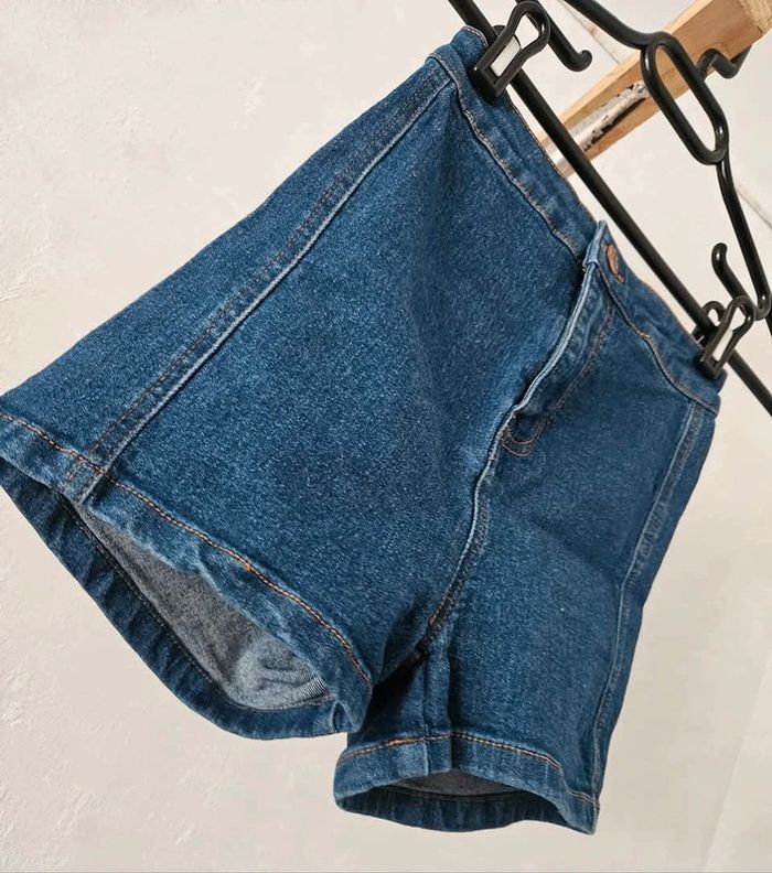 Short en jean.
Don't call me. Jennyfer.
Taille : 32. - photo numéro 5