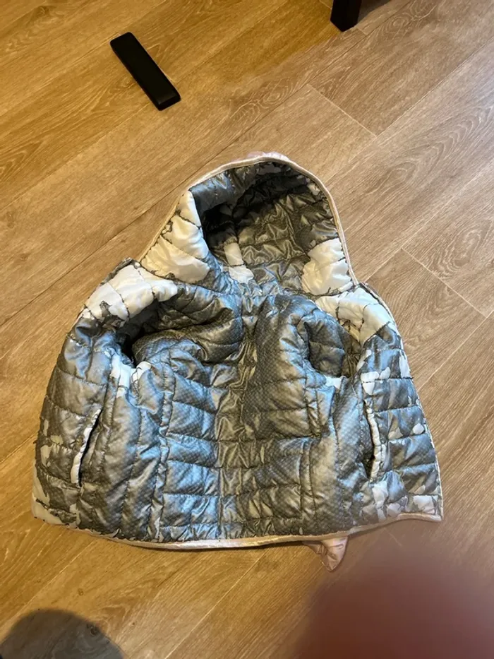 2 vestes 4/5 ans - photo numéro 2