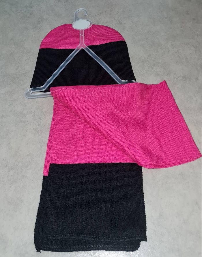 ensemble bonnet écharpe gants Monster high - photo numéro 8