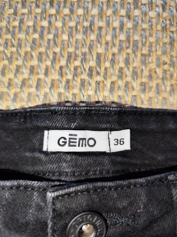 Bermuda en jean Gémo , taille 36 , excellent état - photo numéro 2