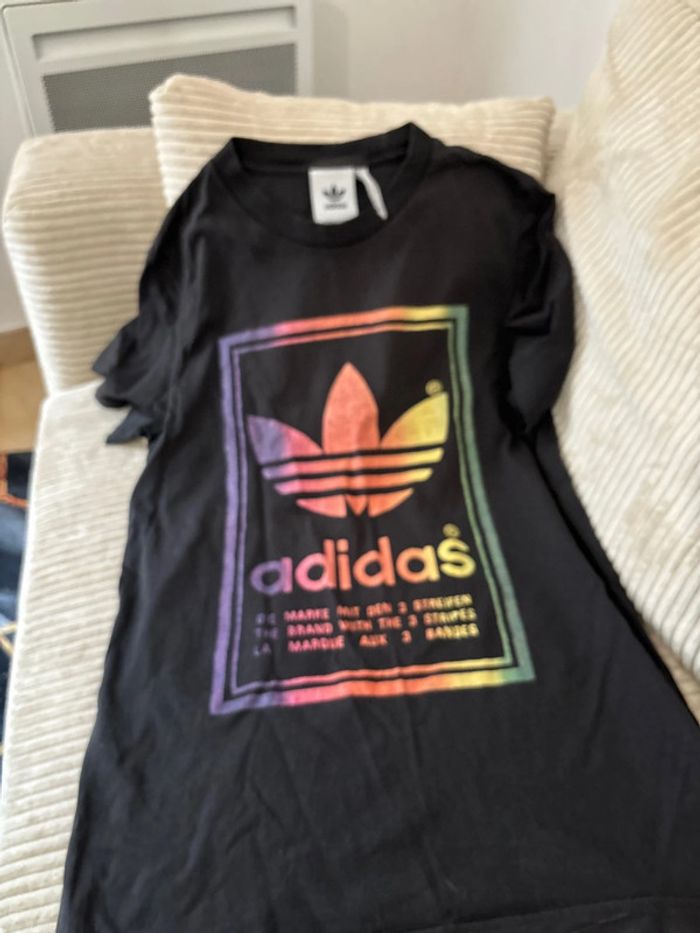 Tee shirt adidas coloré