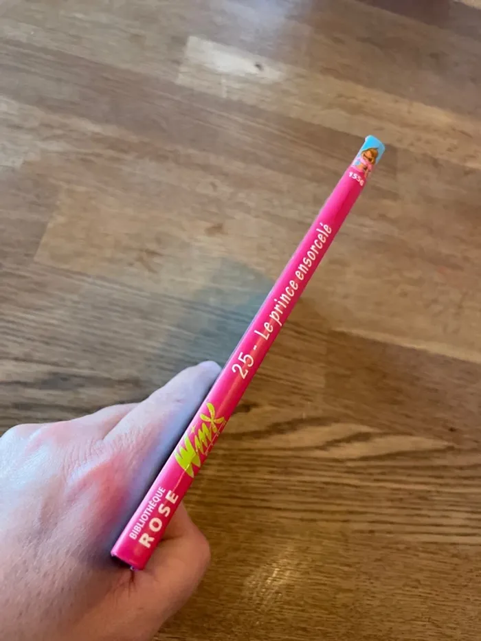 Livre La bibliothèque Rose Winx Club Numéro 25 Le prince ensorcelé - photo numéro 2