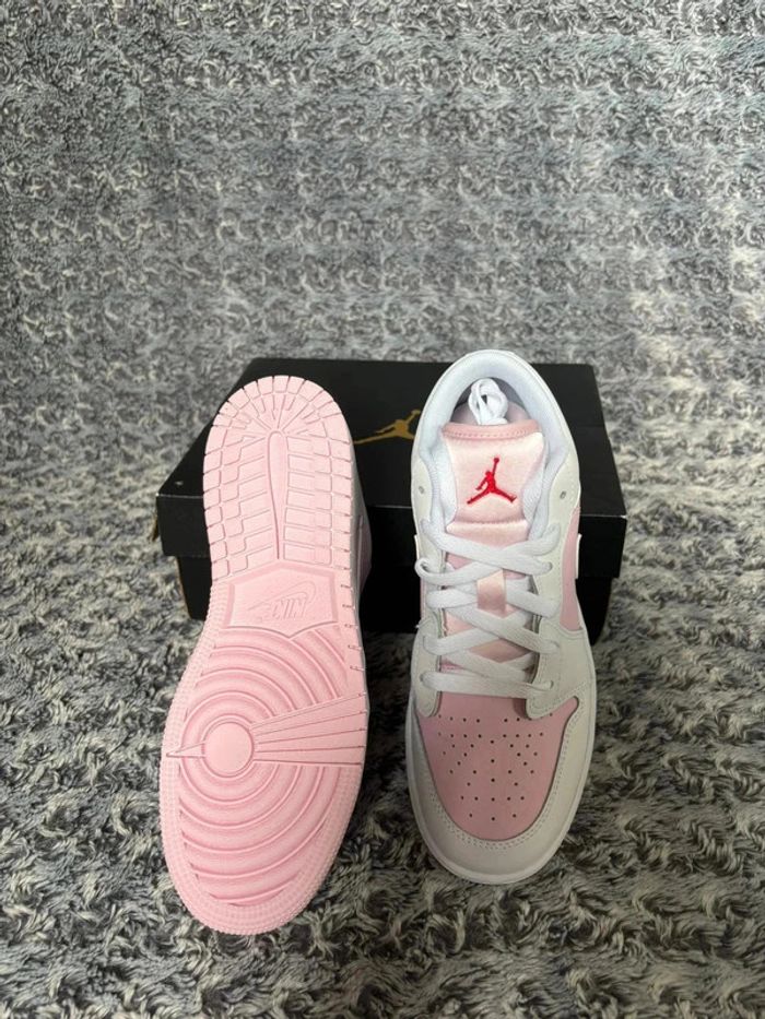 Jordan 1 Low Pink • Taille 37,5 • 🌸 - photo numéro 4