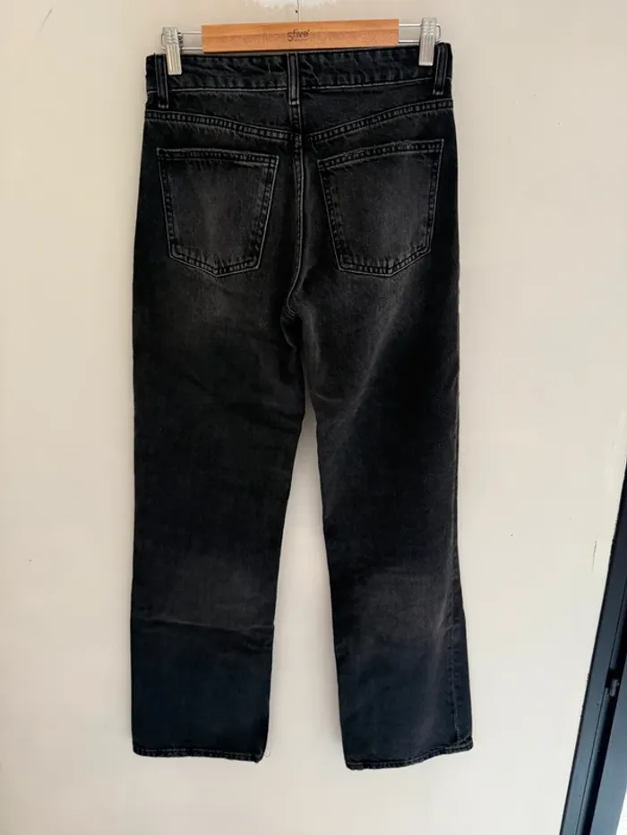 Jean noir Zara jambes droites - photo numéro 2