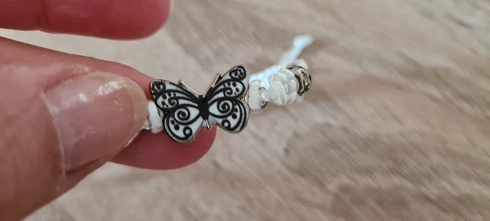 Bracelet fantaisie blanc motif papillon 🦋 - photo numéro 4