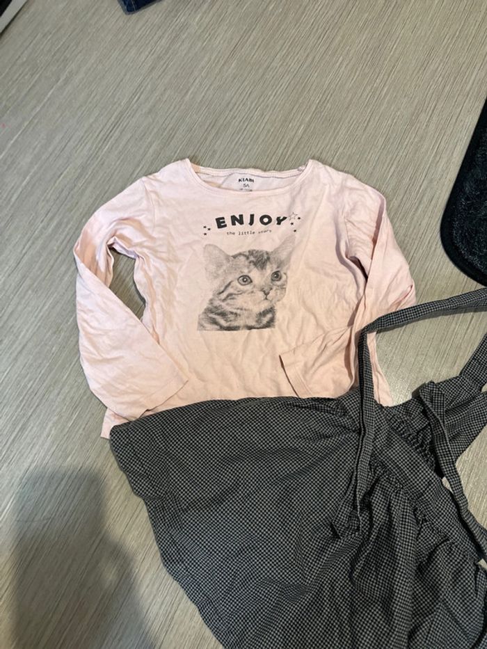 Ensemble salopette okaidi et tee shirt kiabi 5 ans - photo numéro 2