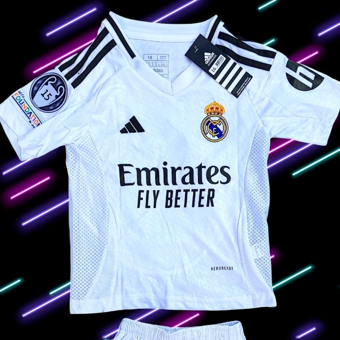 Ensemble maillot de foot short Adidas Real Madrid neuf taille 4/5 ans - photo numéro 2