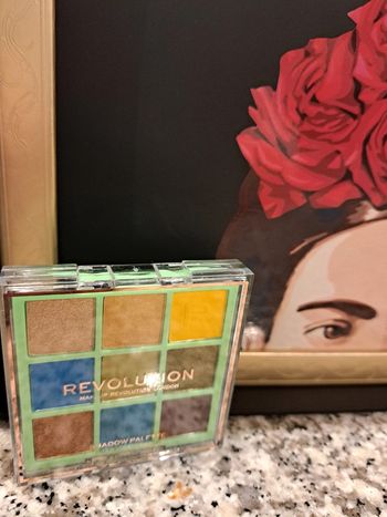 Revolution : palette safari green