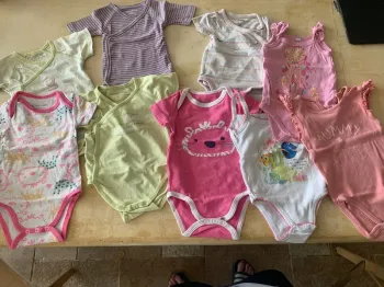 Gros lot 9 bodys fille 3 mois été