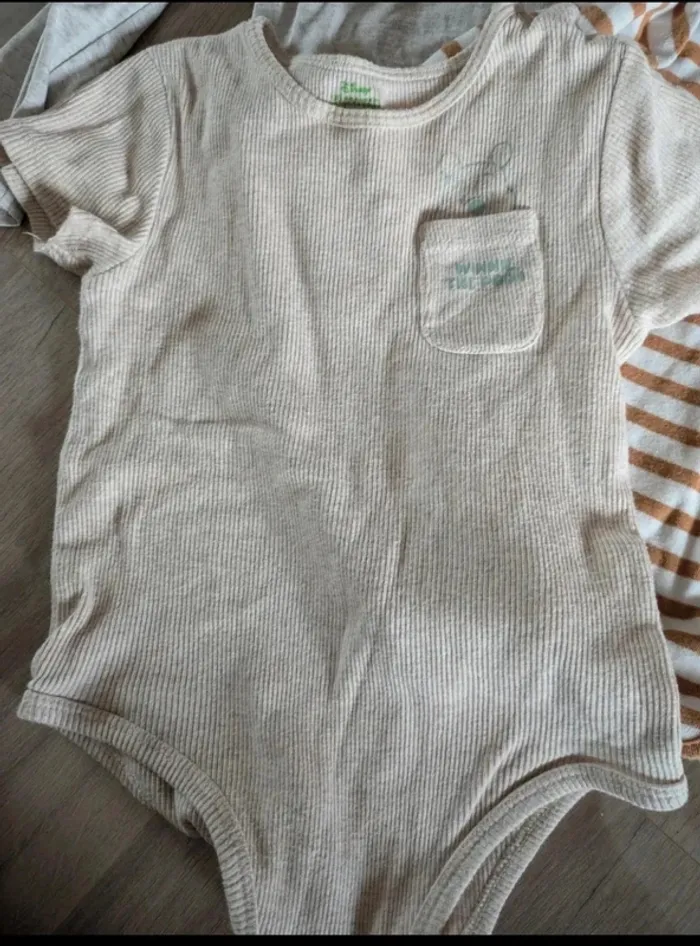 Lot de 4 bodies 24 mois - photo numéro 2